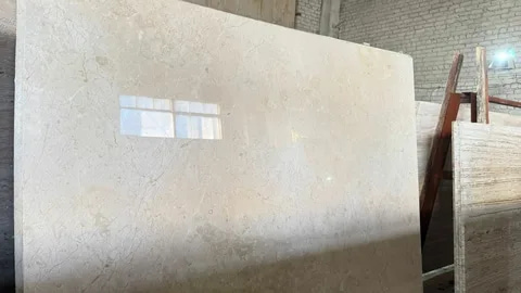 تصویر 1 از سنگ تراورتن عباس آباد استخراج شده از معادن با کیفیت منطقه عباس آباد